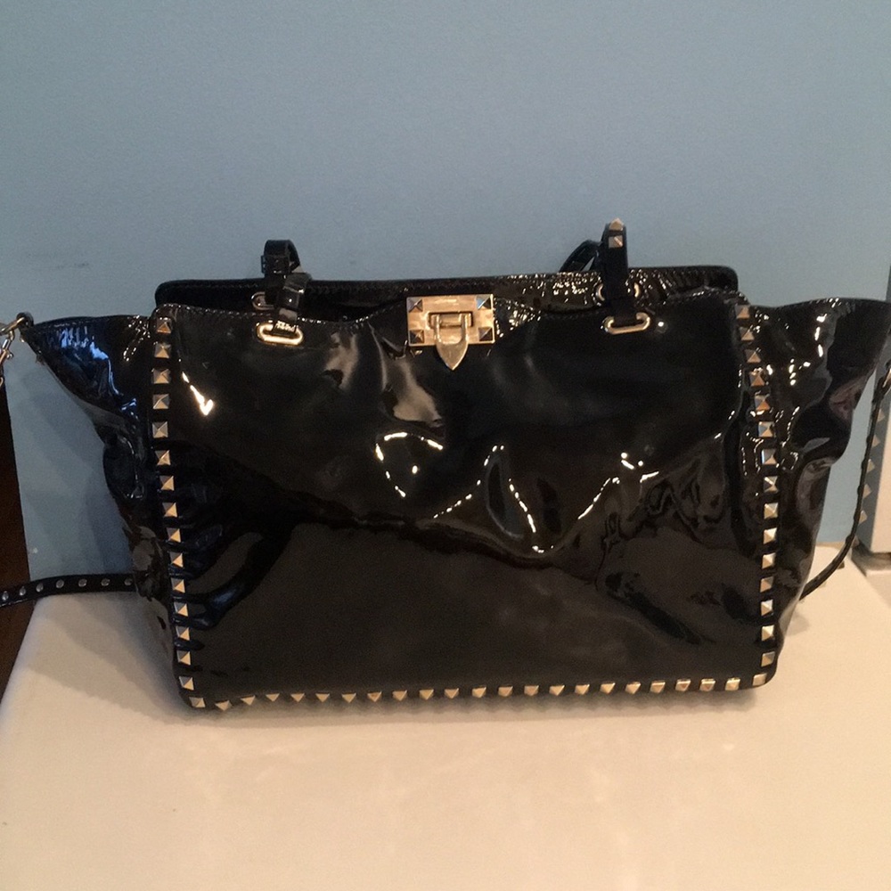 MINT Valentino Rockstud Med. Patent Leather Tote